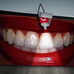 Наружная реклама зубной пасты.jpg