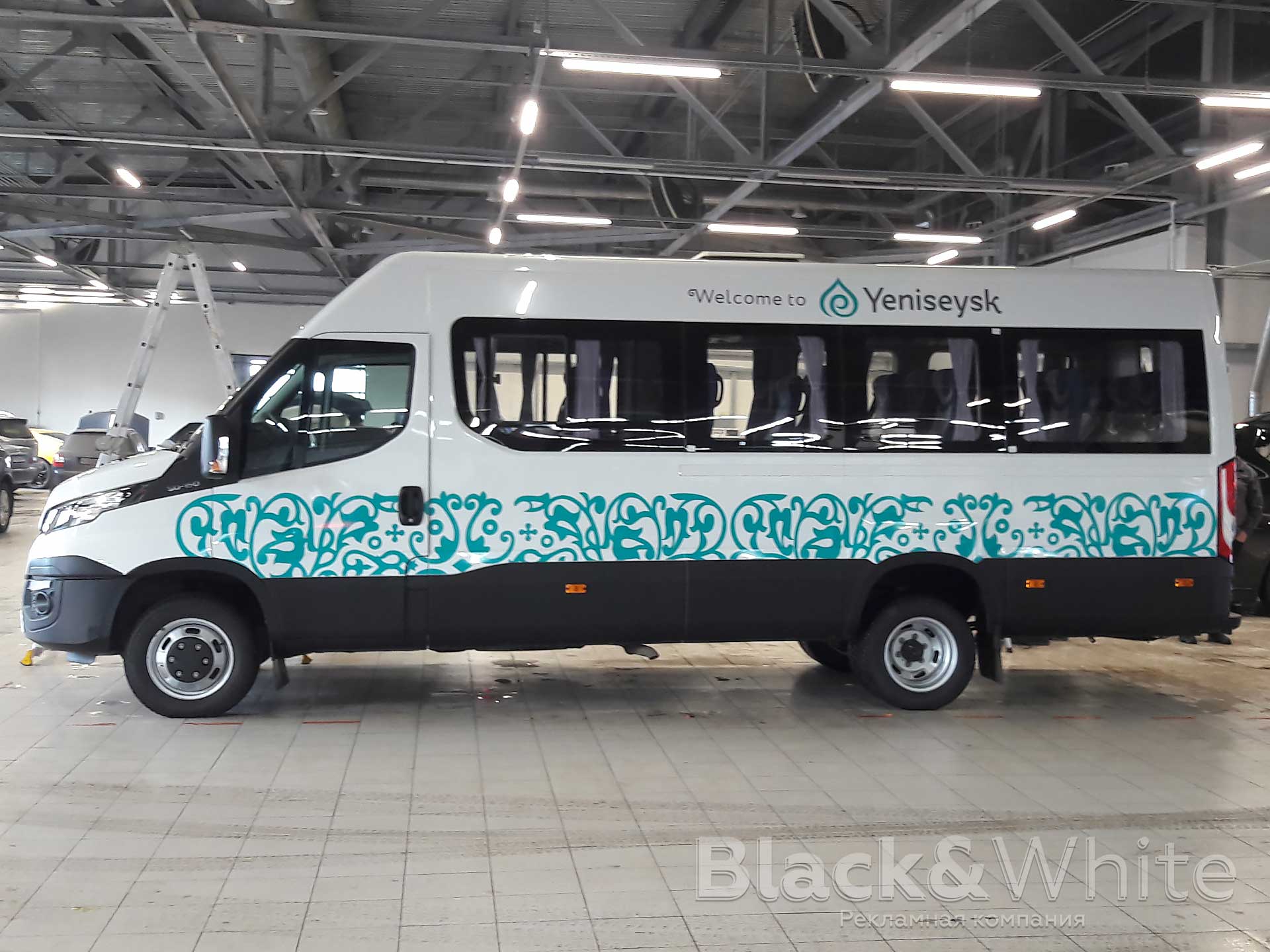Брендирование-автобусов-реклама-на-пассажирских-автобусах-в-Красноярске-bw.jpg